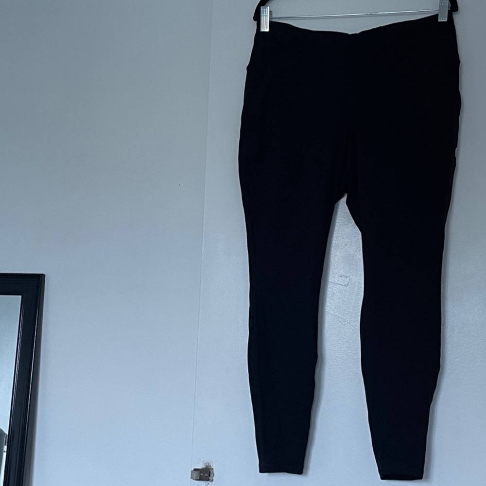 NWOT Torrid Black Leggings with Front Pockets Size 1